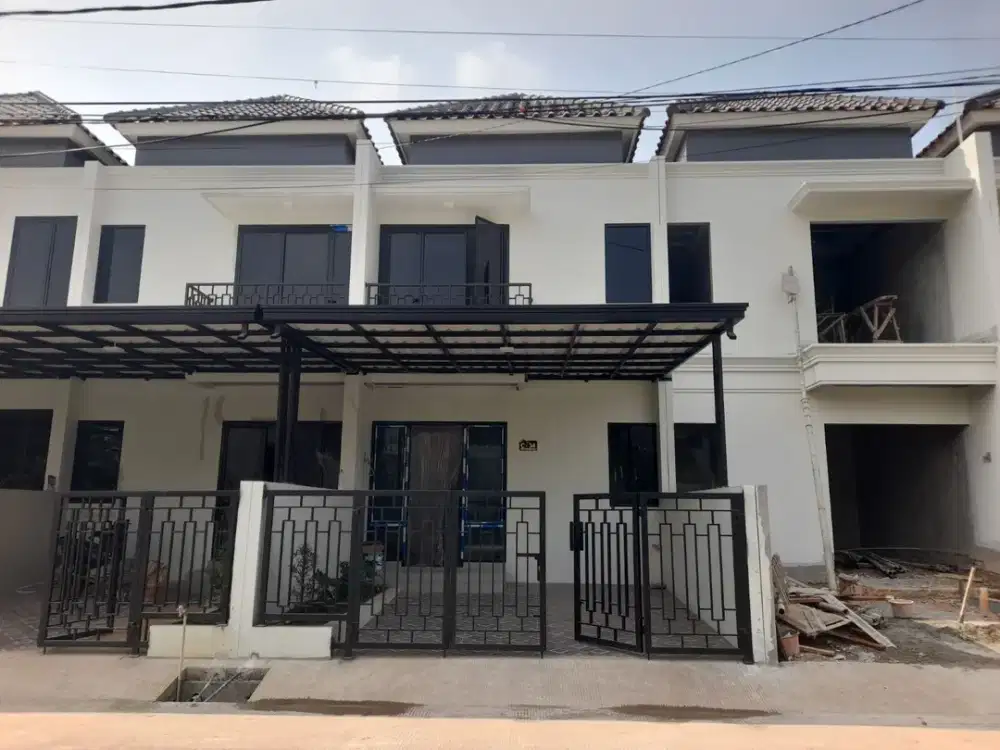 Rumah cakep dan berkualitas mewah 2lantai siap huni akses 2 mobil harga cuma 800juta an