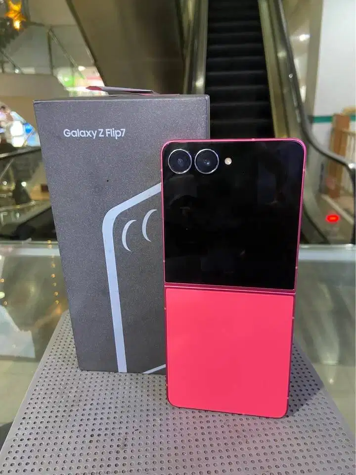 Second SAMSUNG Z FLIP 7 12/256gb RED (SEIN) Welljoss