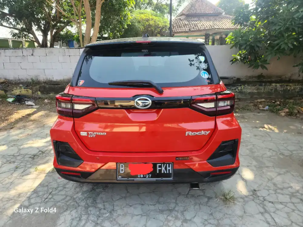 Dijual daihatsu rocky 1.0 AT turbo twotone SC