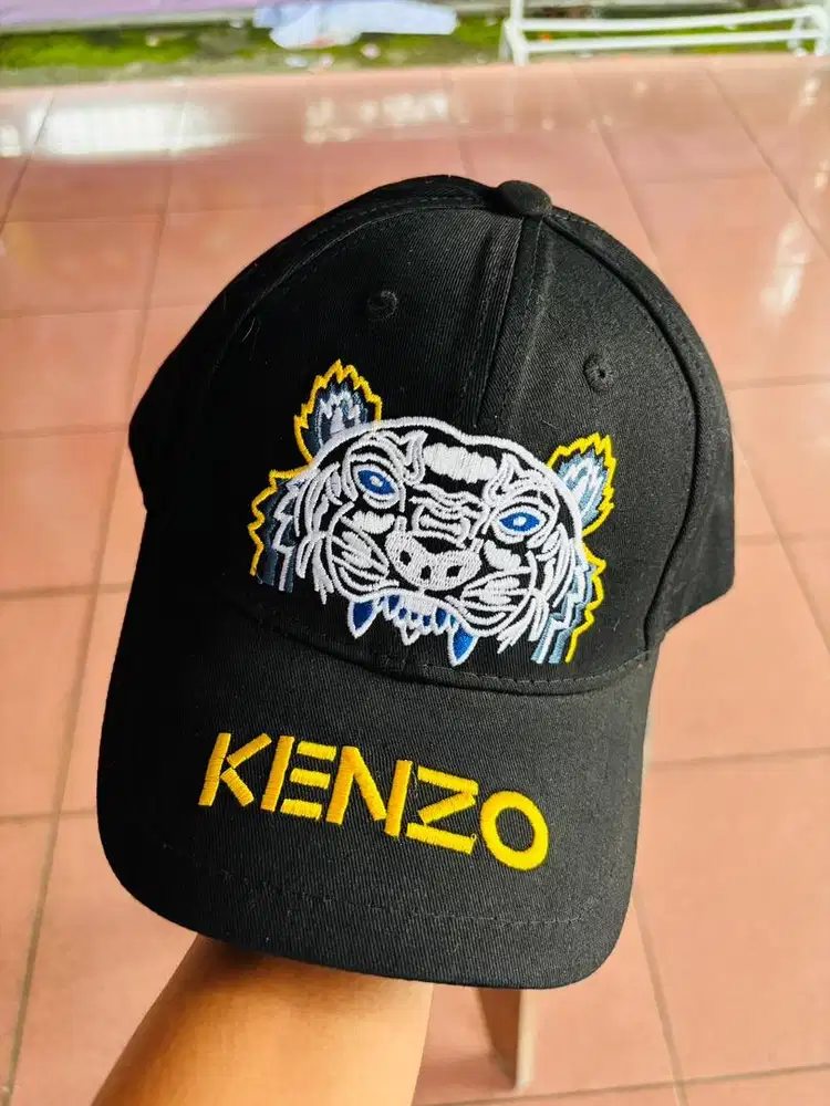 Topi macan hitam
