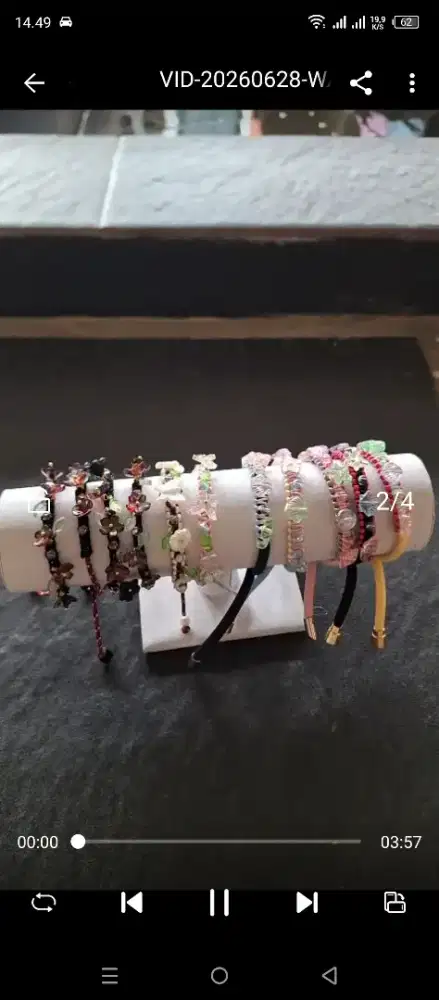 Gelang pernak pernik