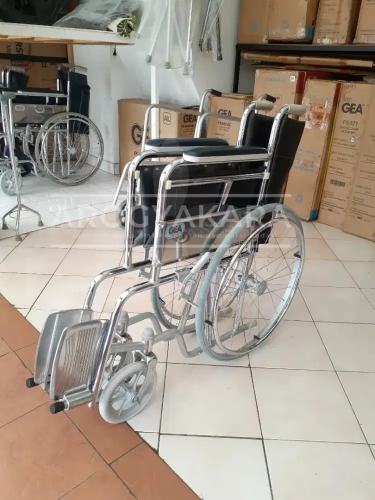 Kursi roda standart bekas