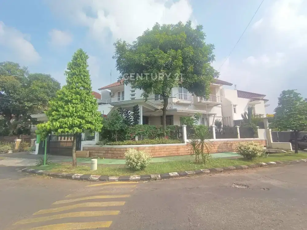 Rumah Hoek Mewah 3 Lantai Pool Private di Kemang Pratama Bekasi Kota