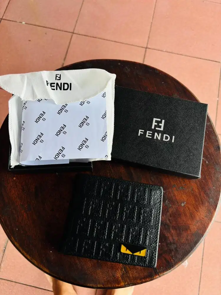 Dompet pria hitam