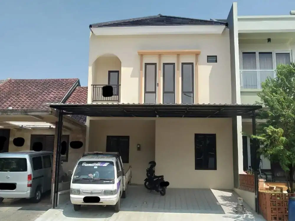 Rumah 2 Lantai 4+1 Kamar Timur Tusuk Sate di Sutera Delima