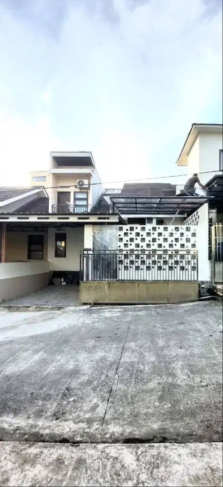 Rumah tinggal di perumahan, dekat kampus, tengah kota