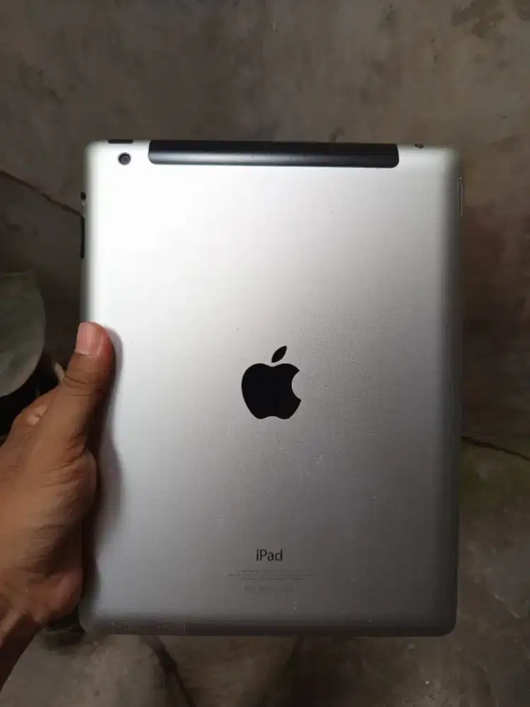 iPad 4th Gen 16GB Wi-Fi + Cellular (Bisa SIM Card) – Cuma 1 Juta!