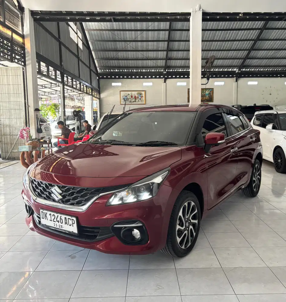 Suzuki Baleno merah