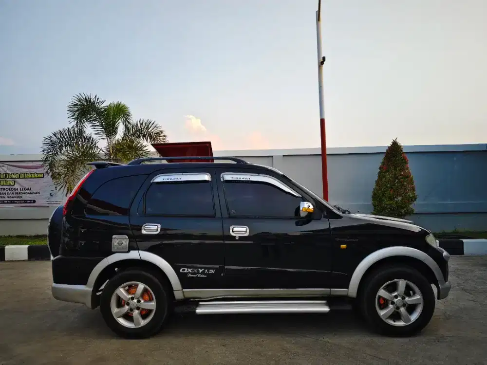 Daihatsu Taruna Oxxy Csx Short 2005 M/T Hitam Metalic