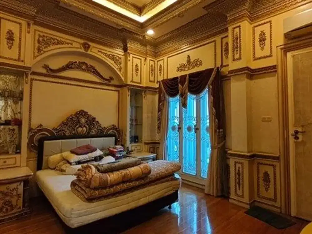 Auto jadi Sultan! Strategis DiJual Rumah mewah bergaya  Classic European 4.5lt siap huni diMangga Dua, Sawah Besar
