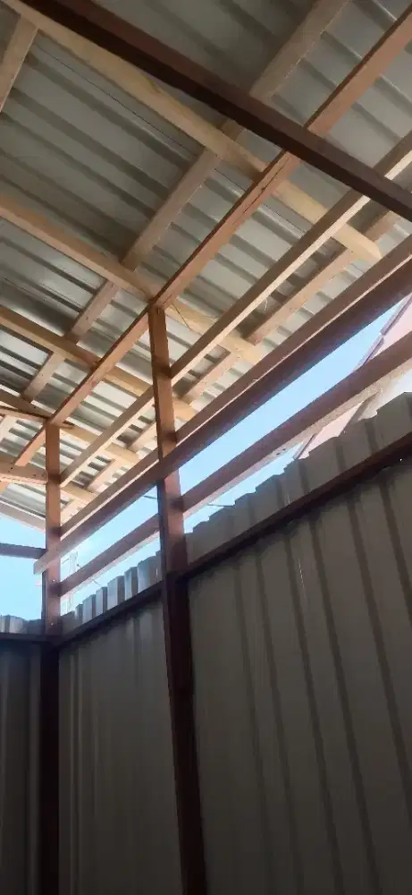 Jasa tukang batu dan kayu