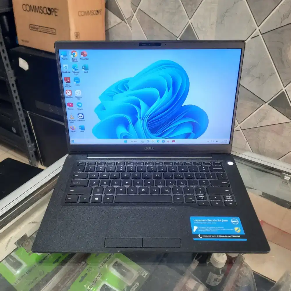 Dell 7300, Core i7 Gen 8, RAM 16GB, SSD 256GB, 13,3 inch, Backlight