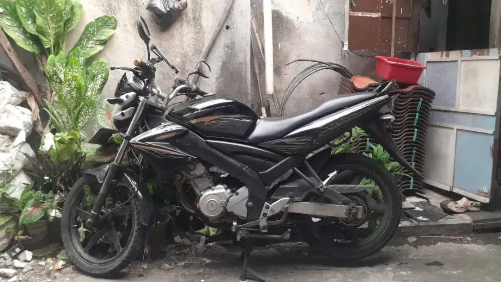 Vixion old 2010 hitam