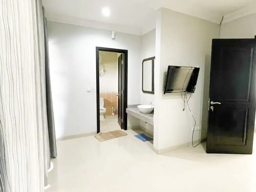 Dijual Rumah 2 Lantai Kondisi Bagus siap huni Central Park Ahmad Yani Parkir luas