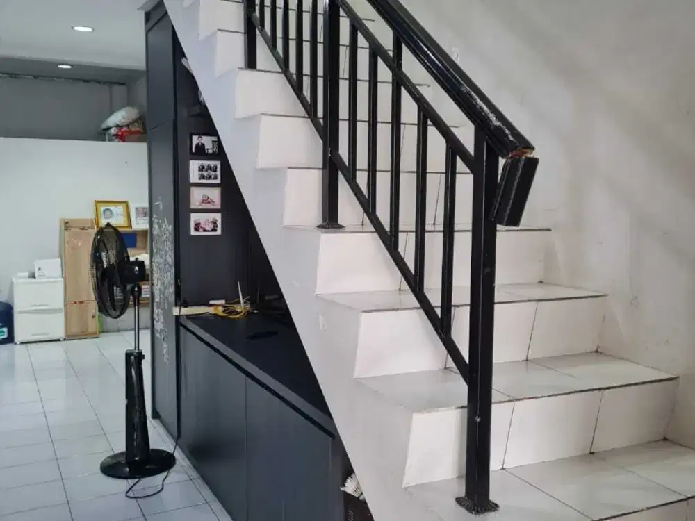 Dijual Rumah 2 Lantai Siap Huni di Taman Palem Lestari