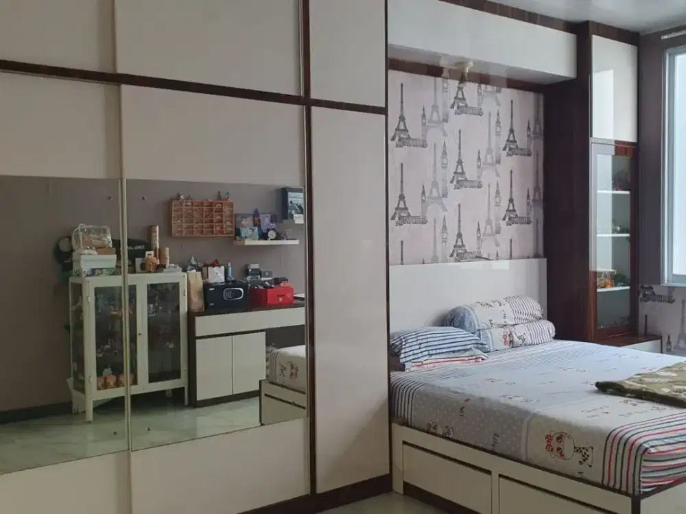 Dijual Rumah Mewah 4 Lantai di Taman Surya – SHM