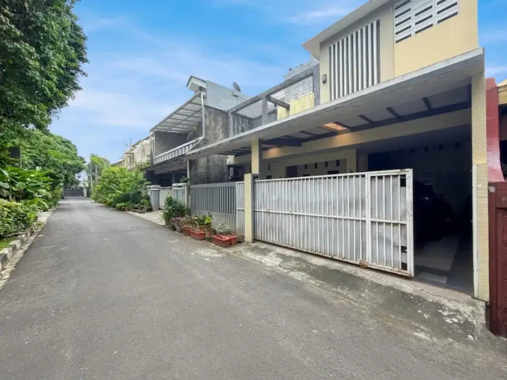 RUMAH SIAP HUNI DEPAN TAMAN DI TEBET BARAT !