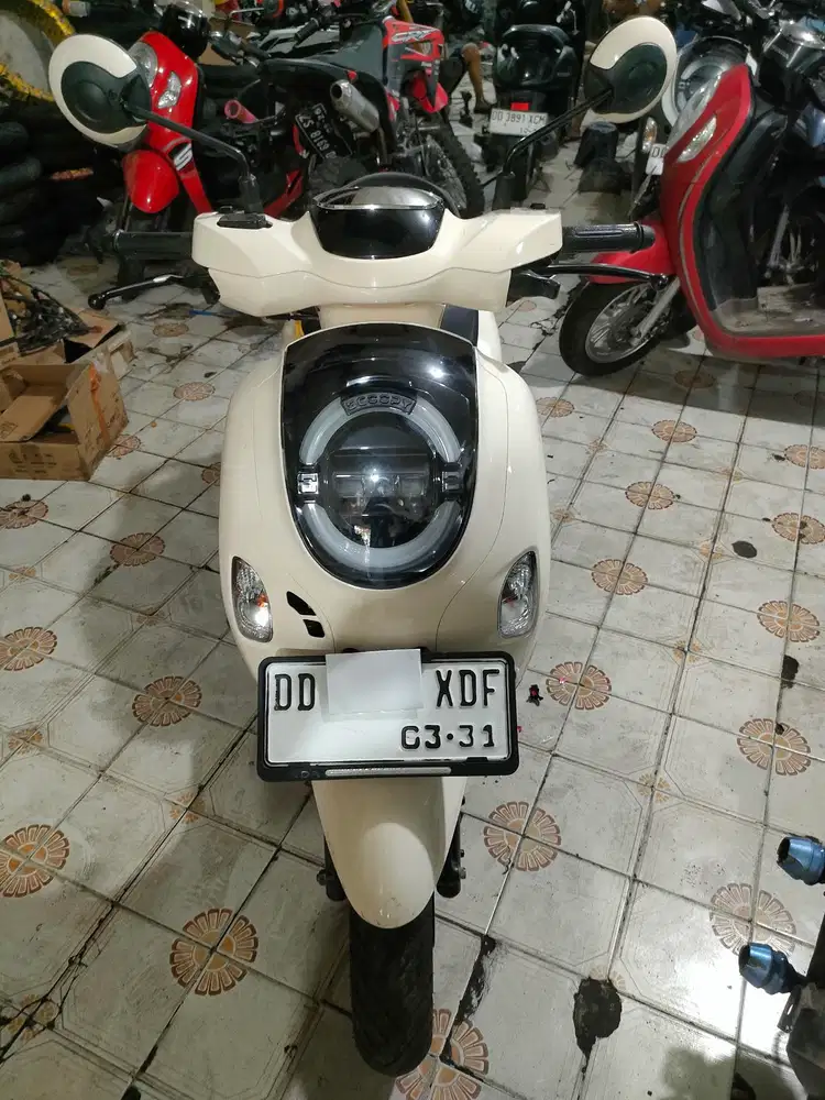 Honda Scoopy 2026 Krem