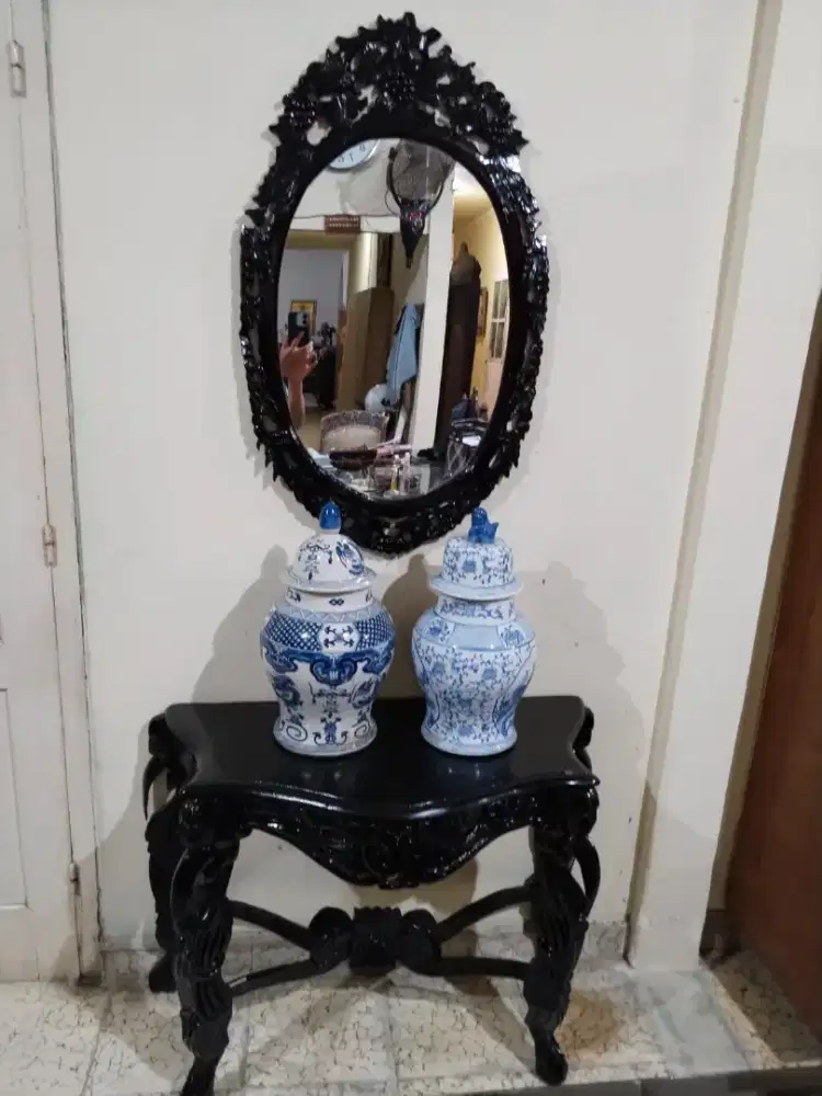 Satu set meja dan cermin jepara