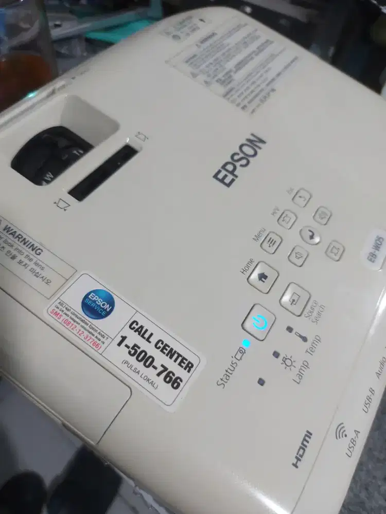 Proyektor Epson EB-W05 masih fresh , siap nobar