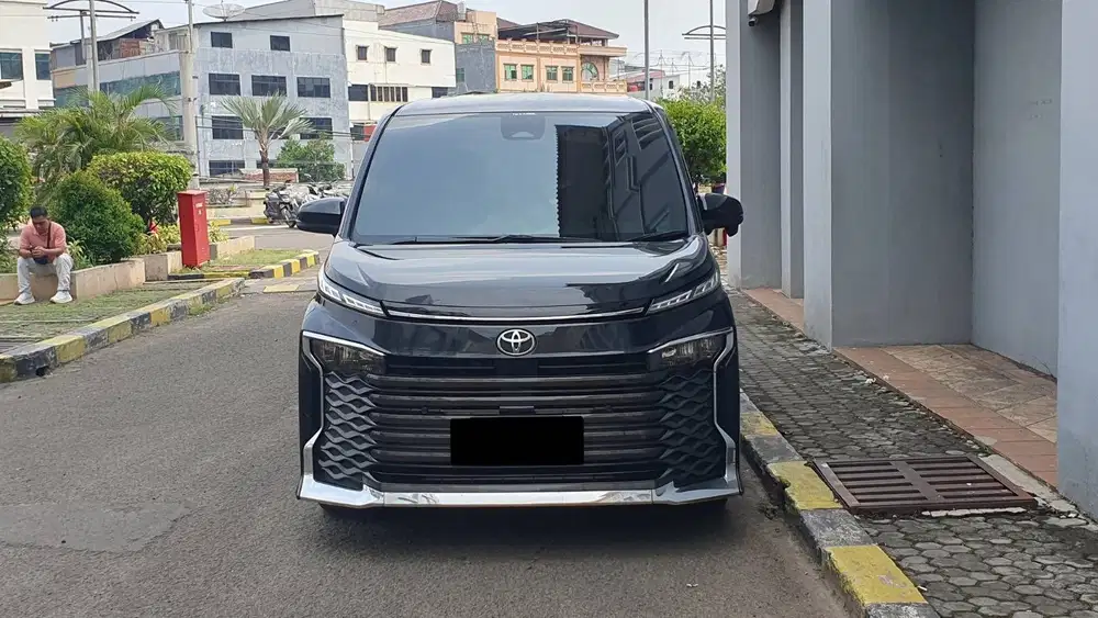 Toyota Voxy 2.0 CVT Facelift TSS Camera 360 Hitam 2022 Like New Record