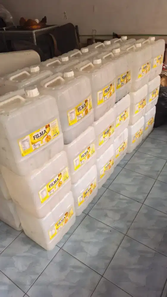 JERRY CAN JERIGEN DIRIJEN