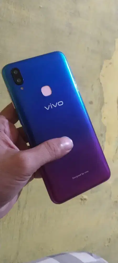 Vivo v11..Ram 4/64..Minus sidik jari aja of...Hp Batangan aja