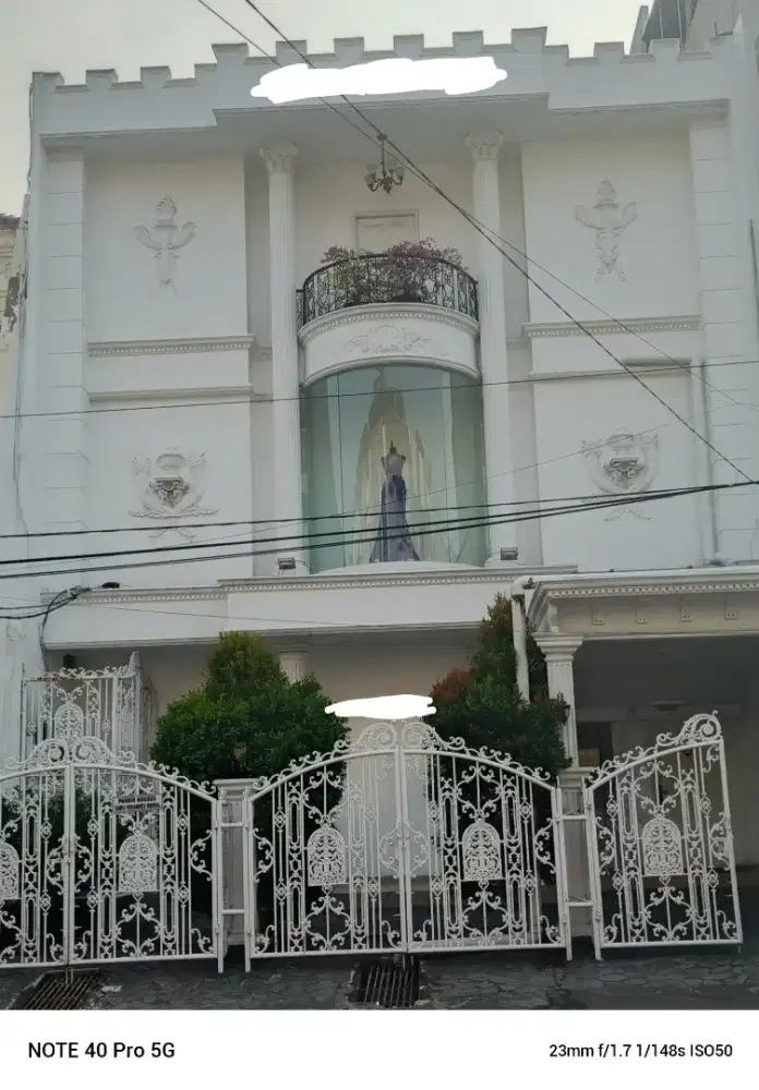 Dijual Cepat! Rumah 3 Lantai Strategis, Cocok untuk Toko, Kantor & Kos