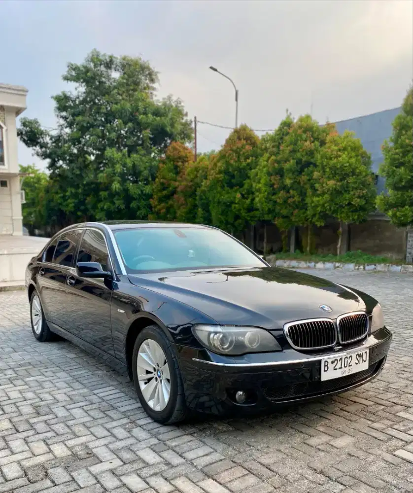 BMW 740i 2005 ISTIMEWA TANGAN PERTAMA DARI BARU
