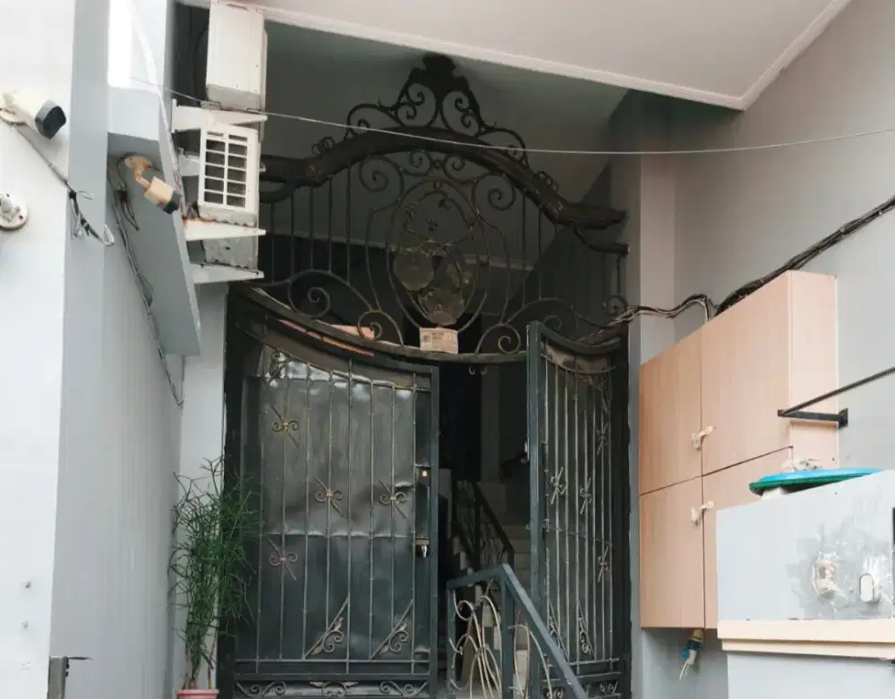 Kost di jalan  industri gunung sahari