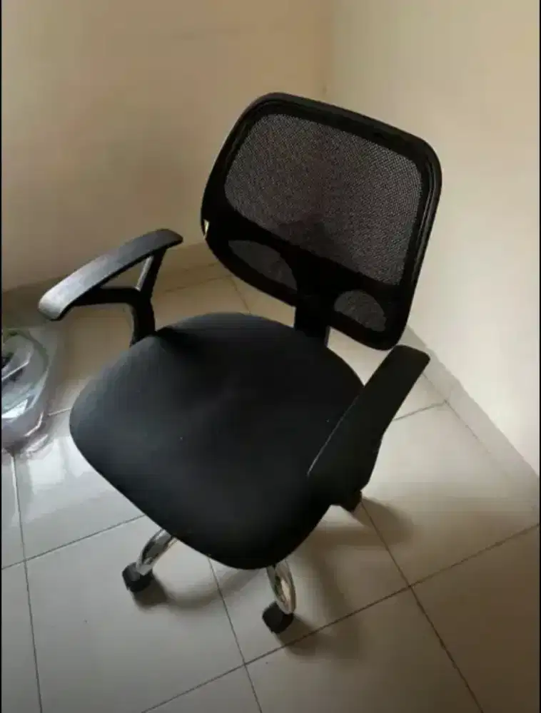 Jual murah kursi kantor spt foto merek donati,harga 160 ribu bisa nego