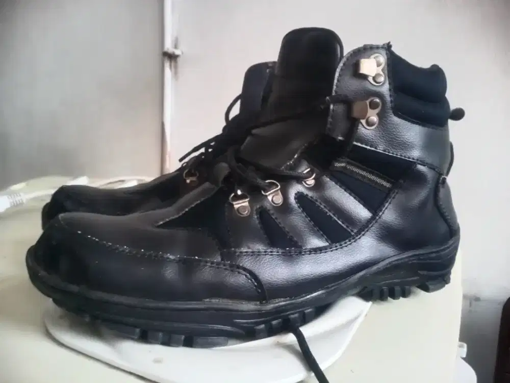 Jual Sepatu Boots bekas
