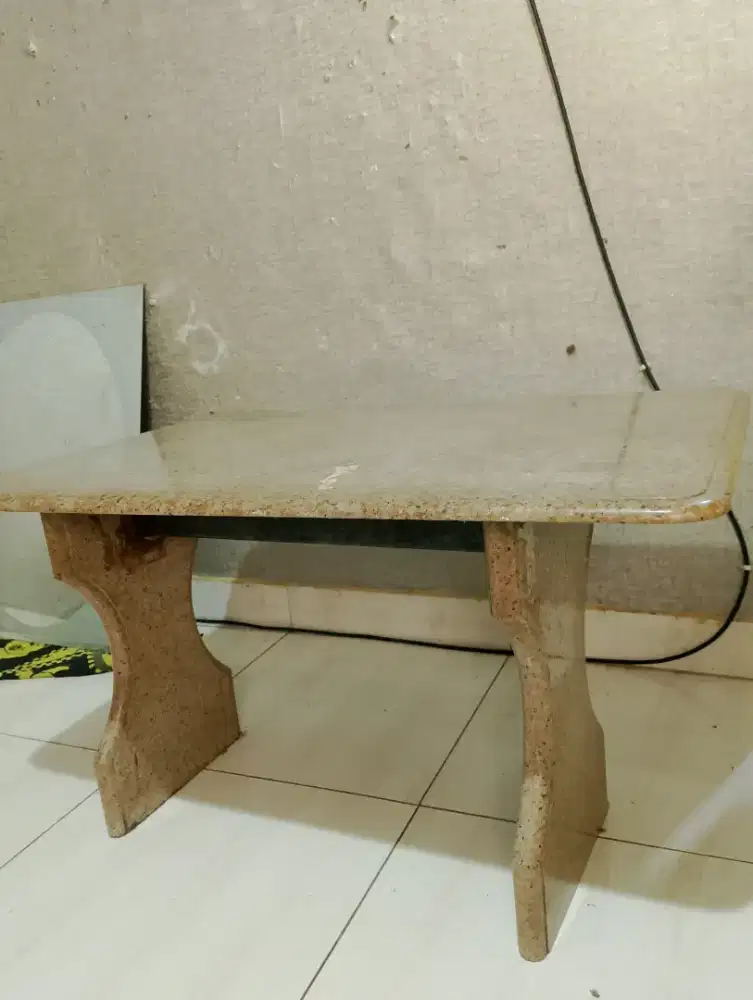 Meja hias marmer