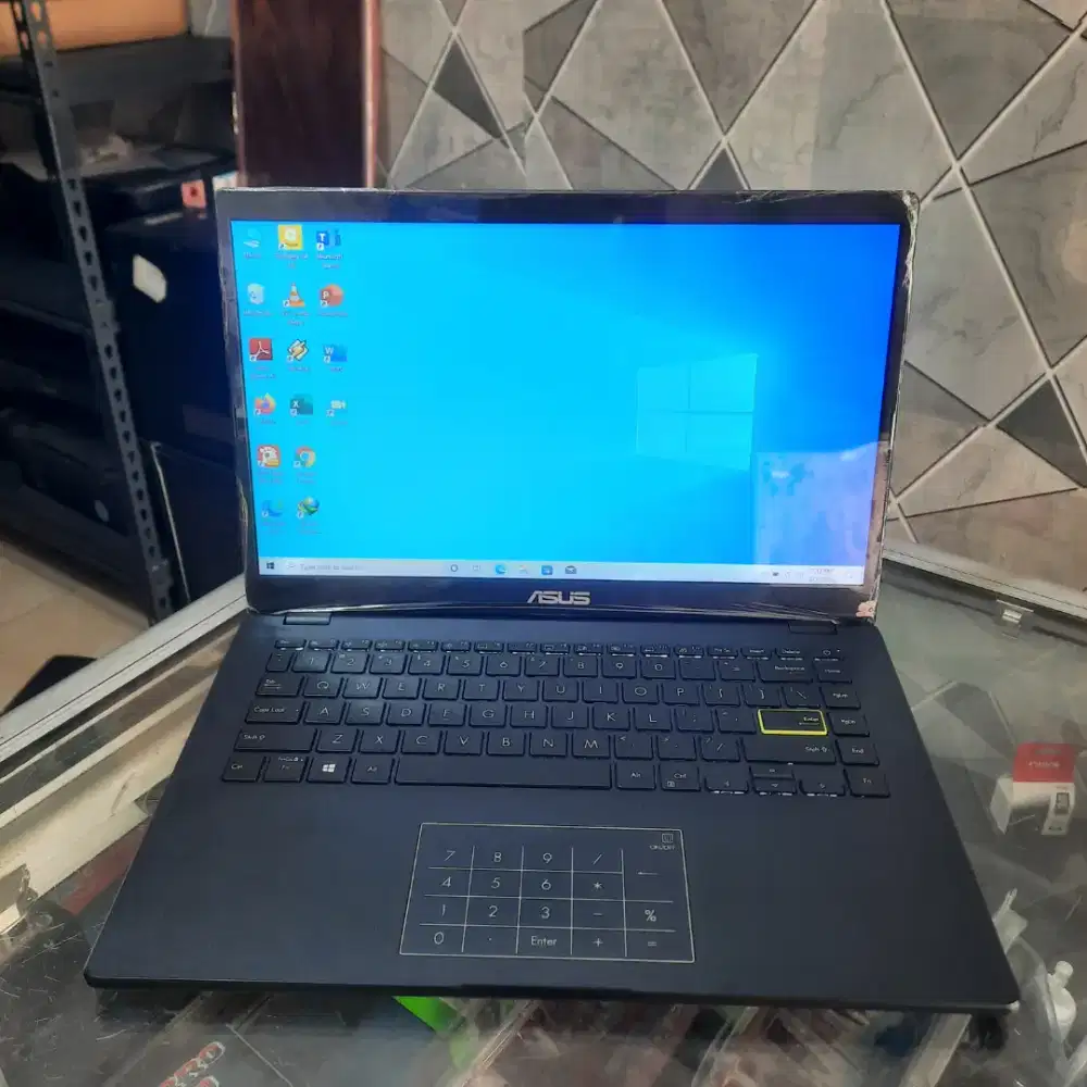 Asus E410M, Celeron N4020, RAM 4GB, SSD 128GB, Layar 14 inch