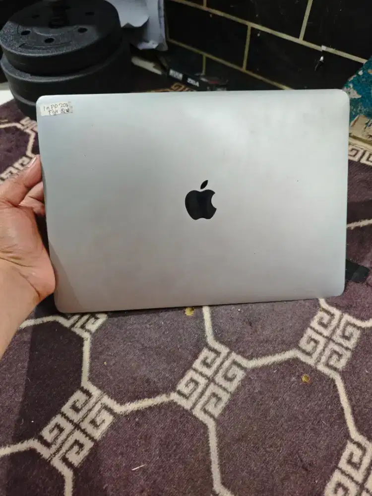 Macbook Pro 2017 Touchbar iBox 8/256 Normal Siap Pakai