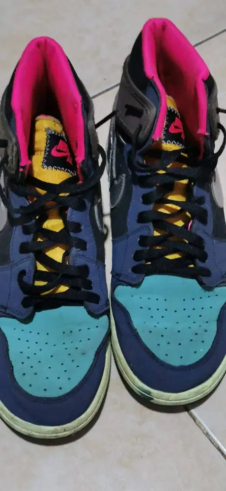 Sepatu Nike Jordan Tokyo dan 1 Mid ukuran 43 jual BU