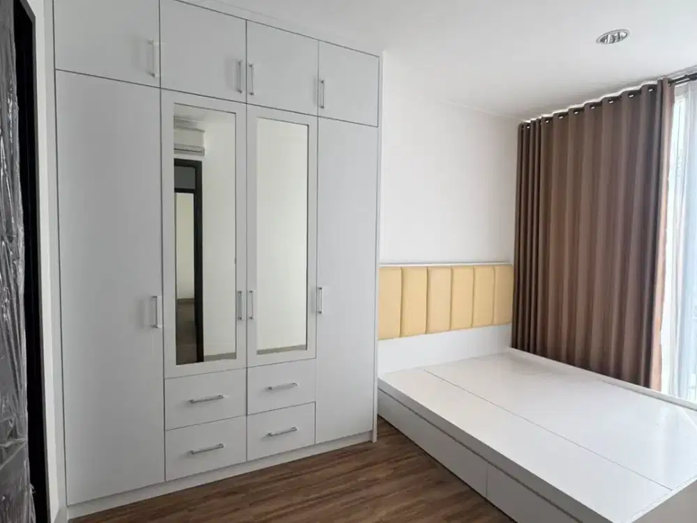 DISEWAKAN RUMAH PIK 2 EXTENSION UK 8X10 (2 LANTAI) SEMI FURNISH ADA 3 AC BAGUS TERMURAH