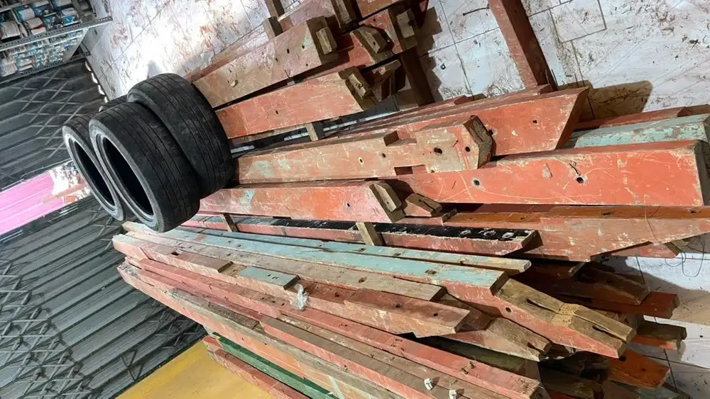 Blandar dan Usuk Kayu Jati