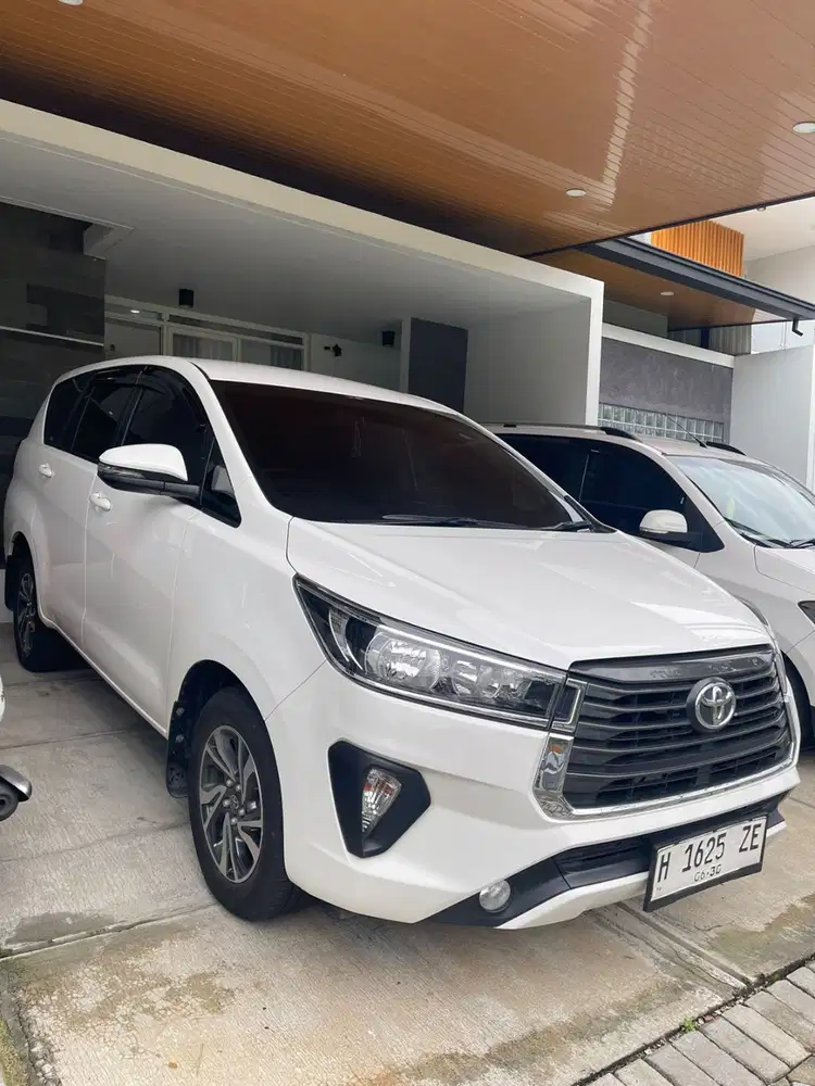 Innova Matic warna putih tahun 2025