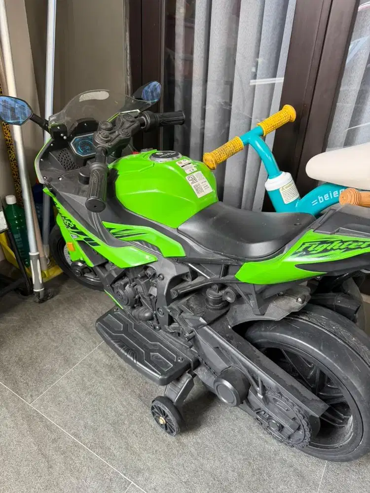 motor aki anak hijau