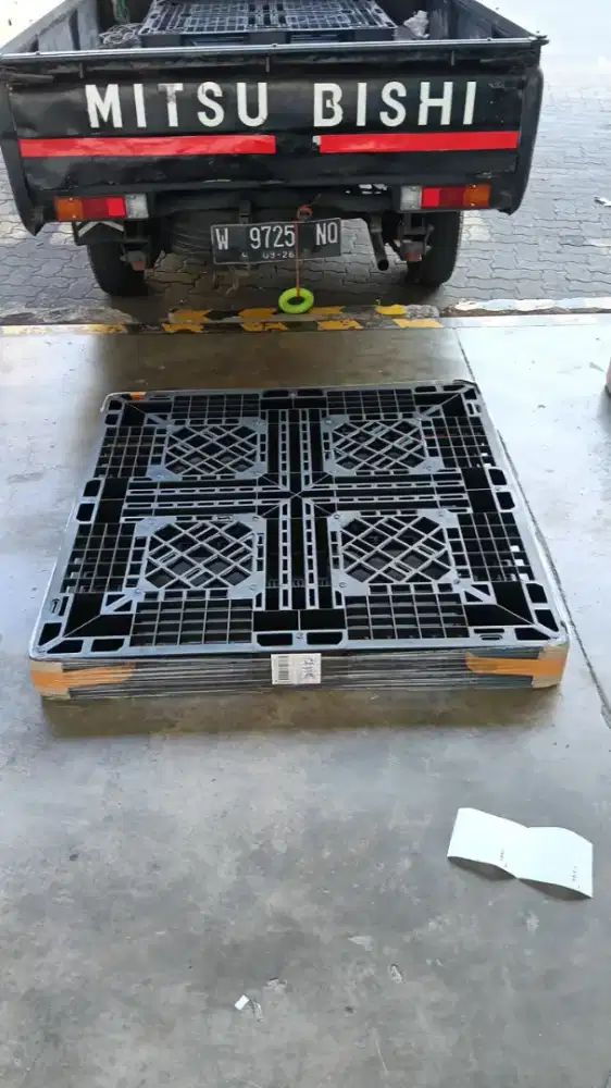 Palet plastik baru untuk pergudangan