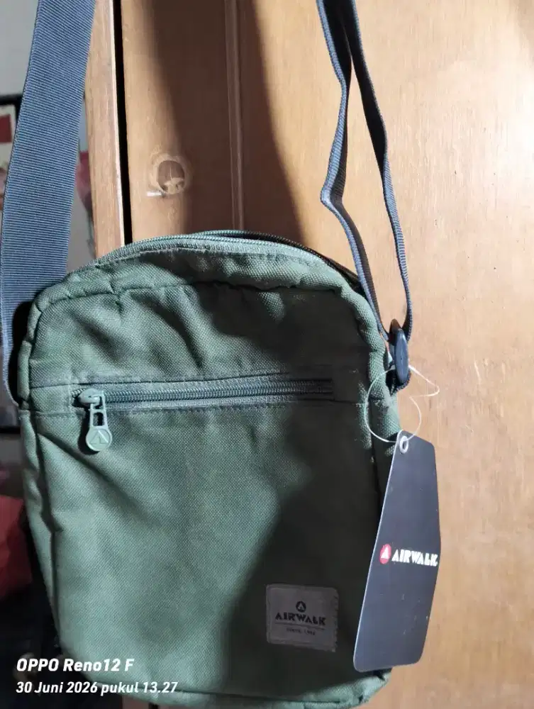Jual tas selempang  airwalk warna army