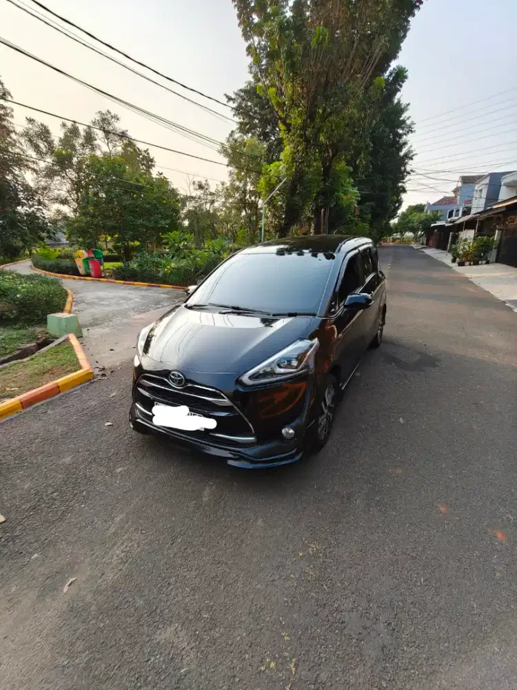 Sienta tipe Q 2018 Hitam