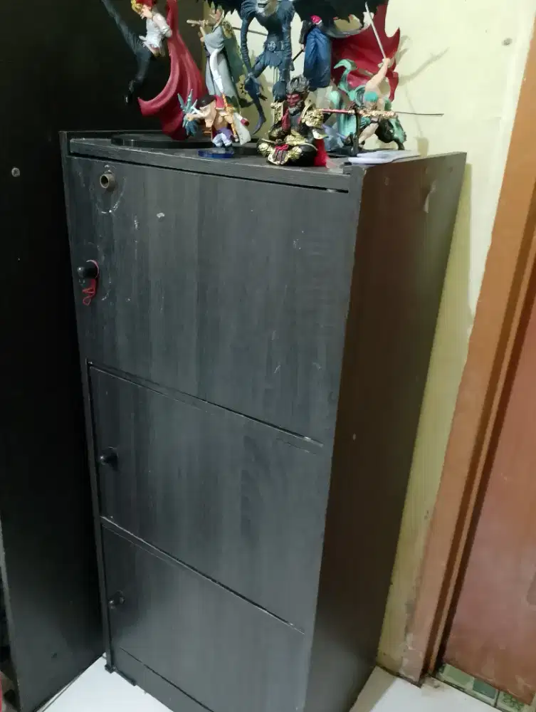 Di jual lemari kecil