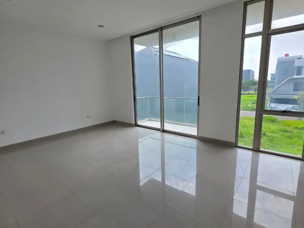 DISEWAKAN RUMAH PIK 2 UK 10X25 (2.5 LANTAI) BRAND NEW UNFURNISH BISA NEGO