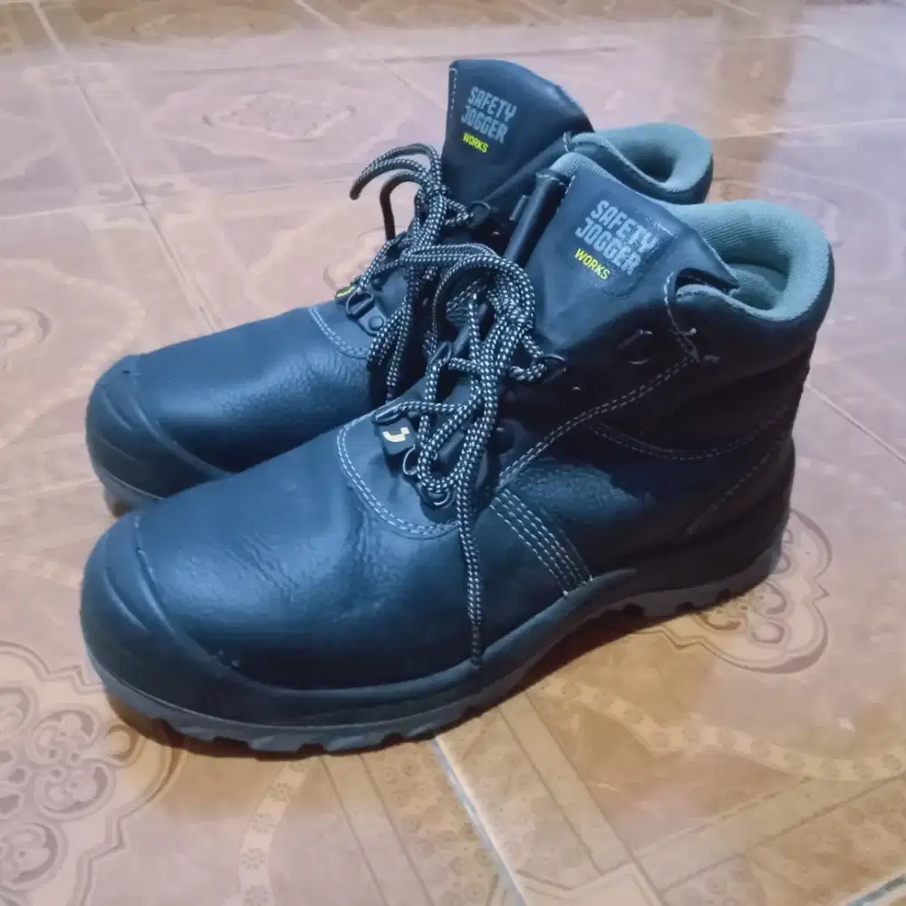 Safety shoes sepatu safety Jogger bestboy 42