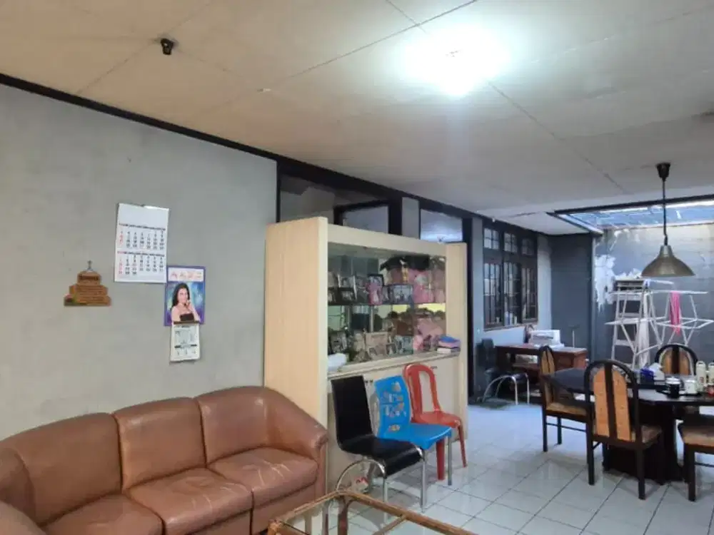 Kondisi Terawat! Rumah Dijamin Strategis Di Tengah Kota Sayap Pajajaran, Bandung. Cek Segera!