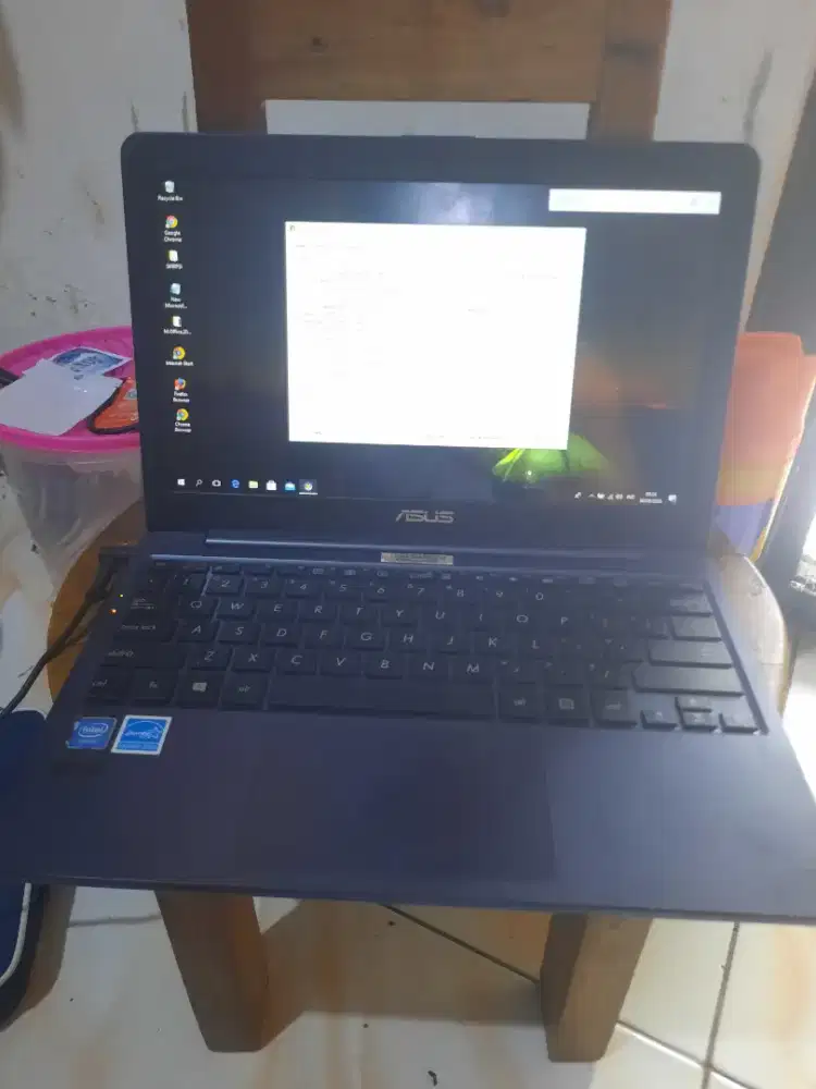 Laptop Asus Celeron Ram 2 gB HDD 320 GB tinggal pakai windows 10