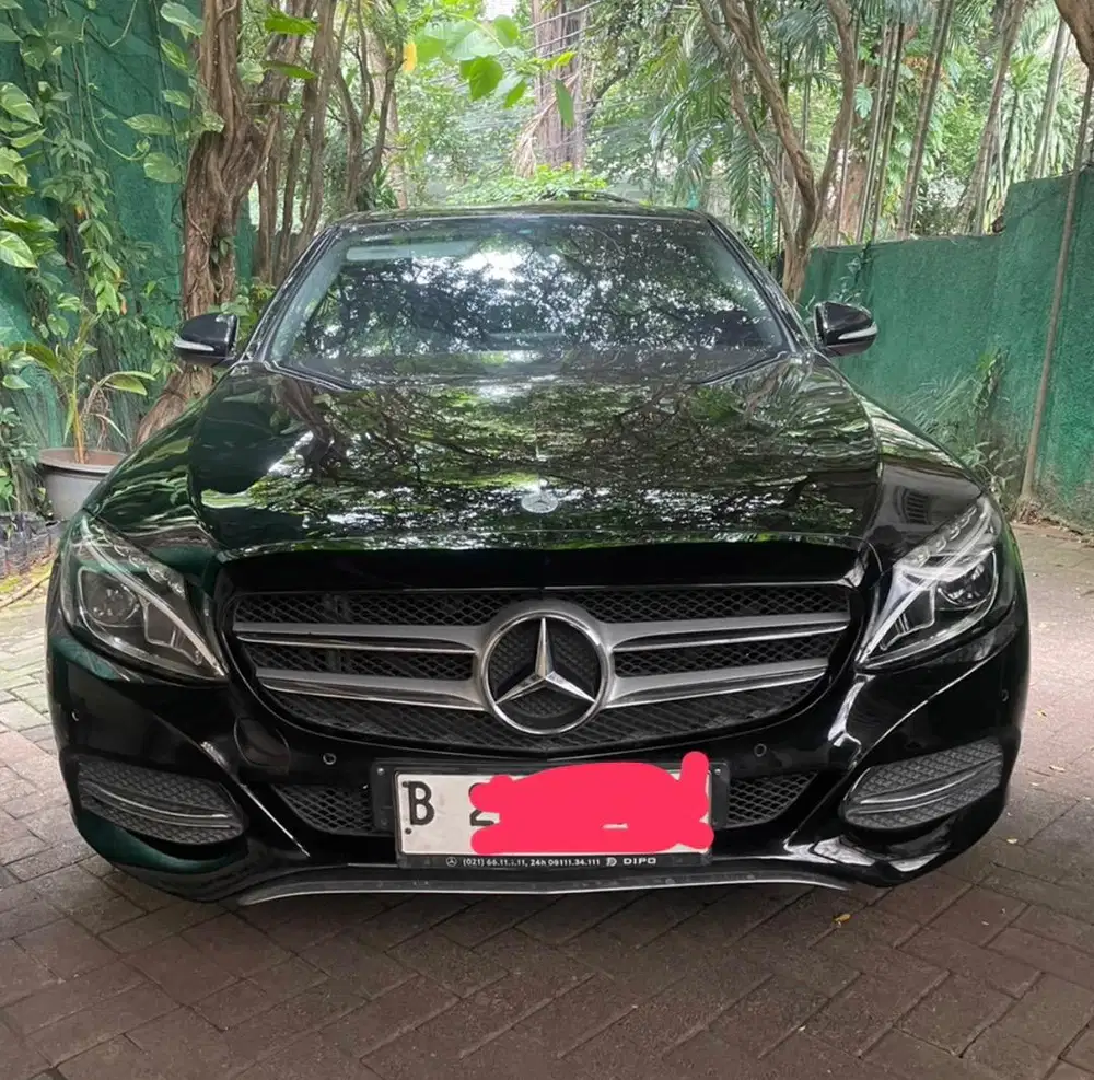 Mercedes-Benz black oN cLs
