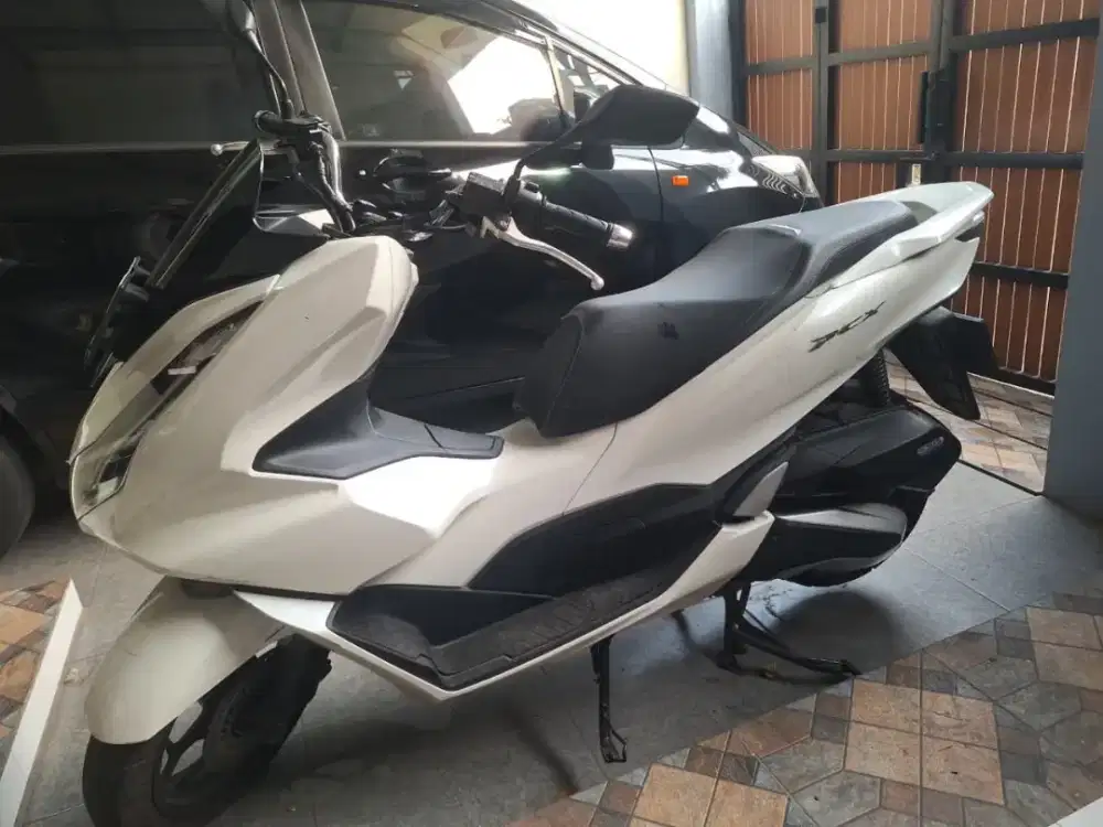 Honda PCX 160 putih